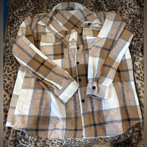 Women’s Tan Plaid Shacket | Oversized Flannel Button-Up Jacket • Streetwear - Picture 3 of 3